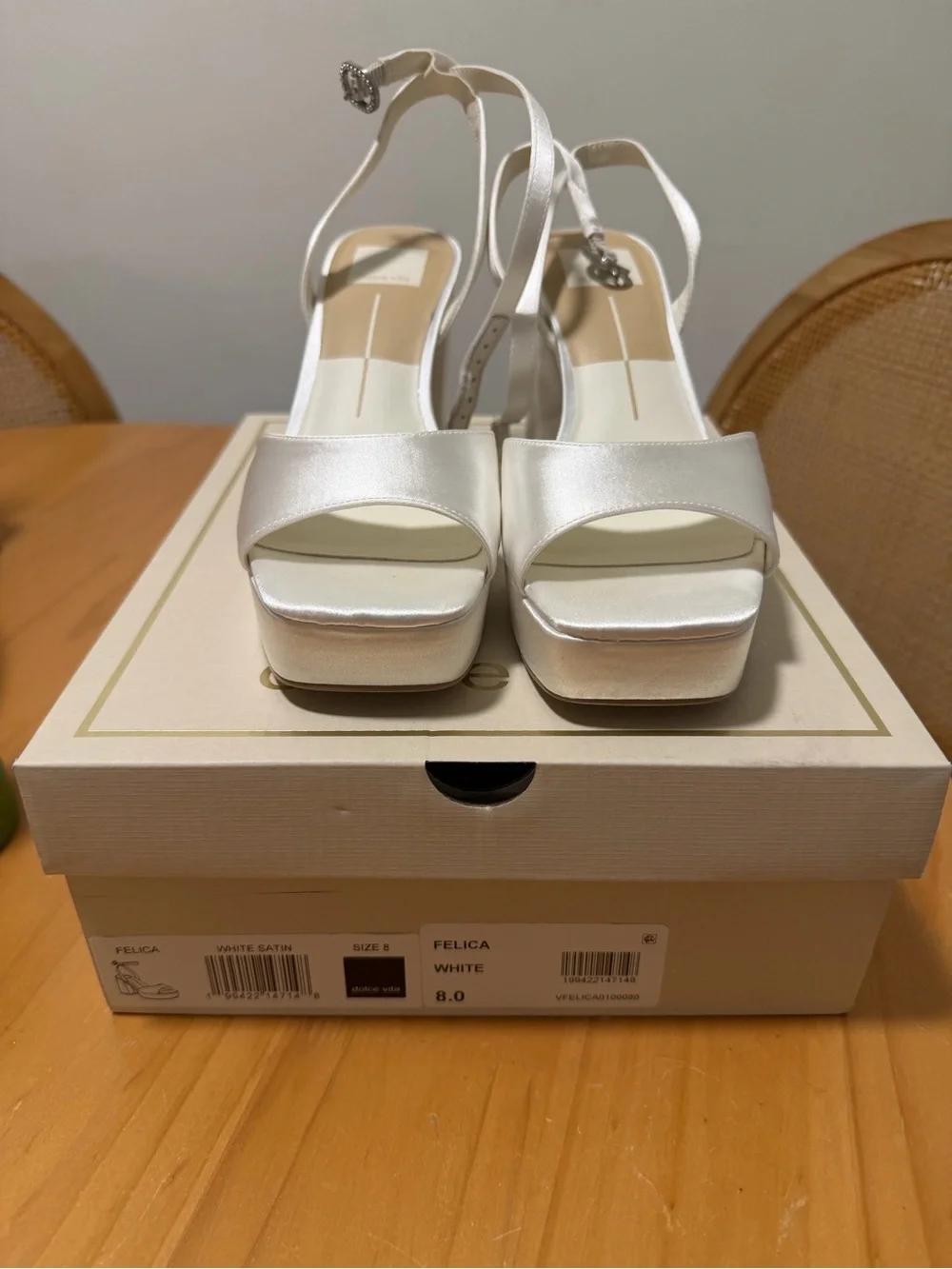 BRAND NEW Dolce Vita Felicia white satin block heels Size 8